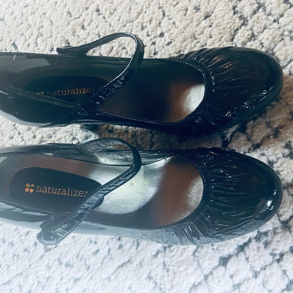 Naturalizer patent leather Mary Jane’s - Picture 2 of 5